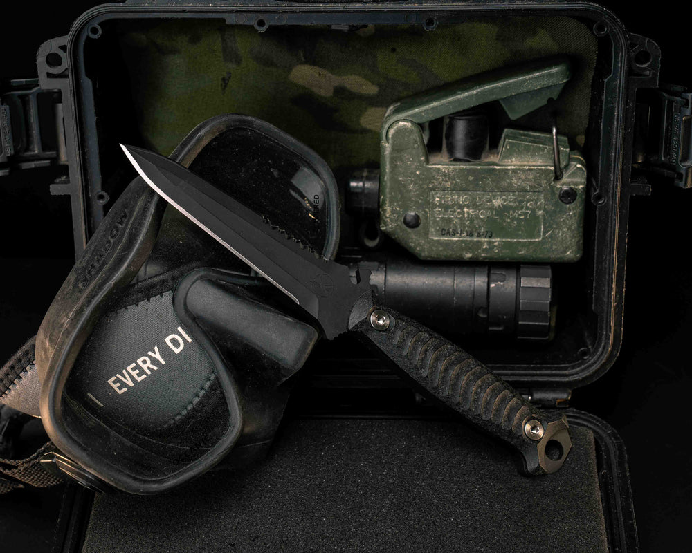 Dive Knife - Fiberglass Shred Carbon, Armor Black Cerakote, Ti Torx Bolts, Textured Grip