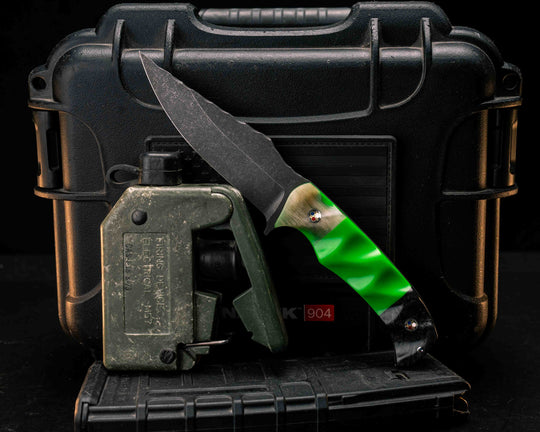 Tosahwi- Ram's Horn, Green Glow Resin Split, Green Glow Carbon, Patriot Mosaic Pins, Textured Grip