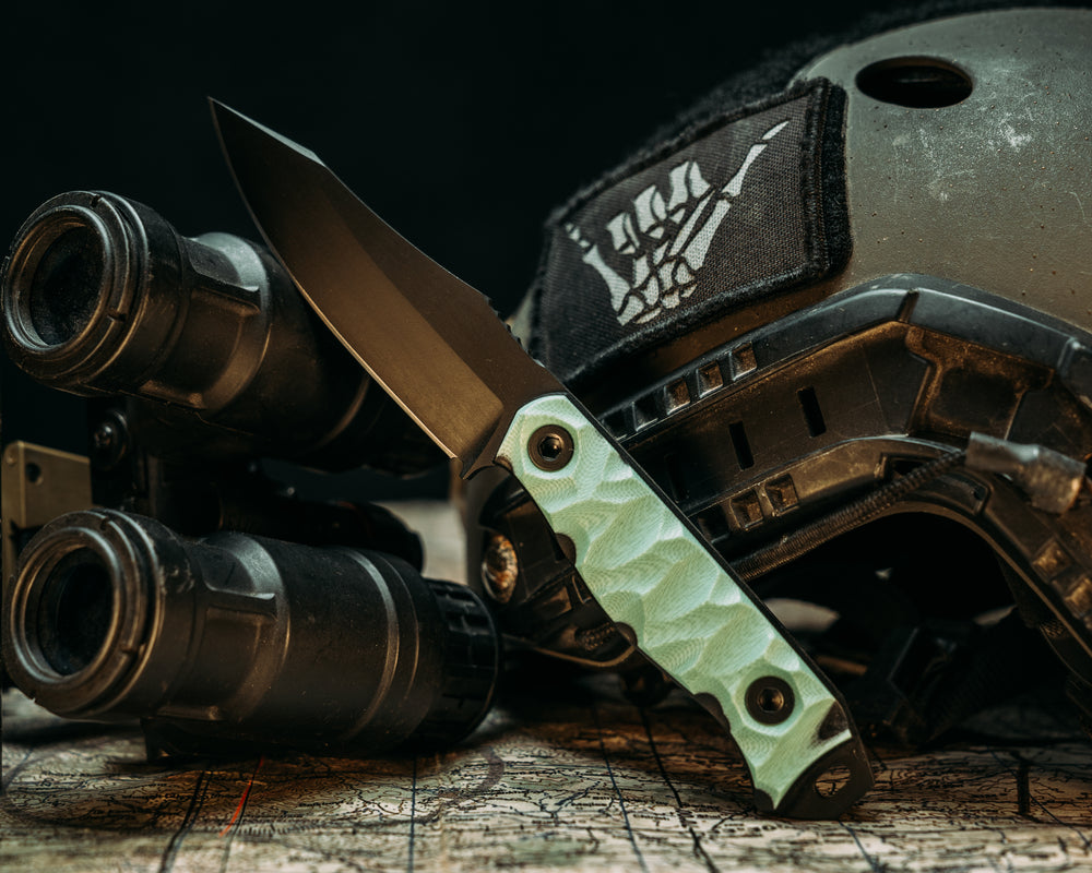 Field Knife Jr- Tiffany Blue and Black G10, Armor Black Cerakote, Allen Bolts, Chaos Grip