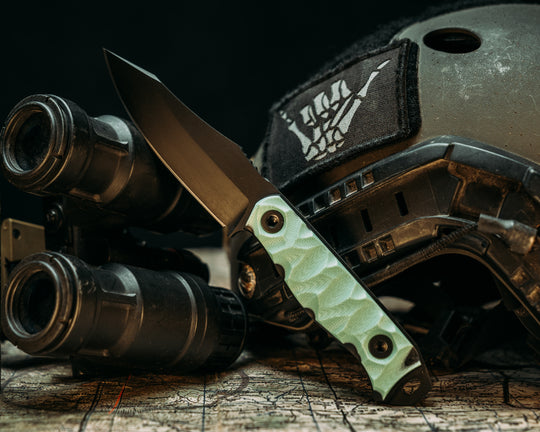 Field Knife Jr- Tiffany Blue and Black G10, Armor Black Cerakote, Allen Bolts, Chaos Grip