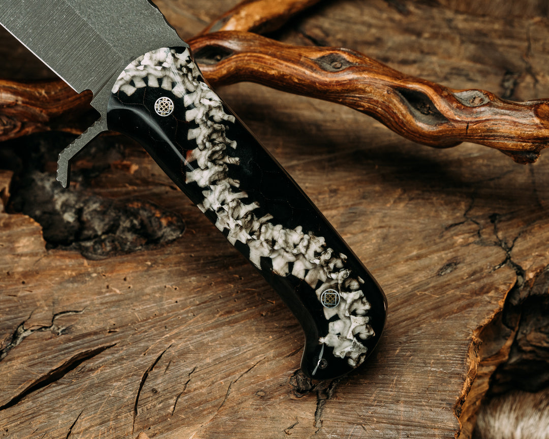 Modified Raider Bowie- Western Diamondback Rattlesnake Rattle in Tru-LaRue Resin, Western Diamondback Rattlesnake Vertebrae in Tru-sLaRue Resin, Mosaic Pins, Smooth Grip