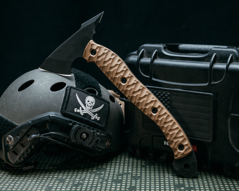 Bleeding Heart Hawk - Coyote G10, Allen Bolts, Chaos Grip