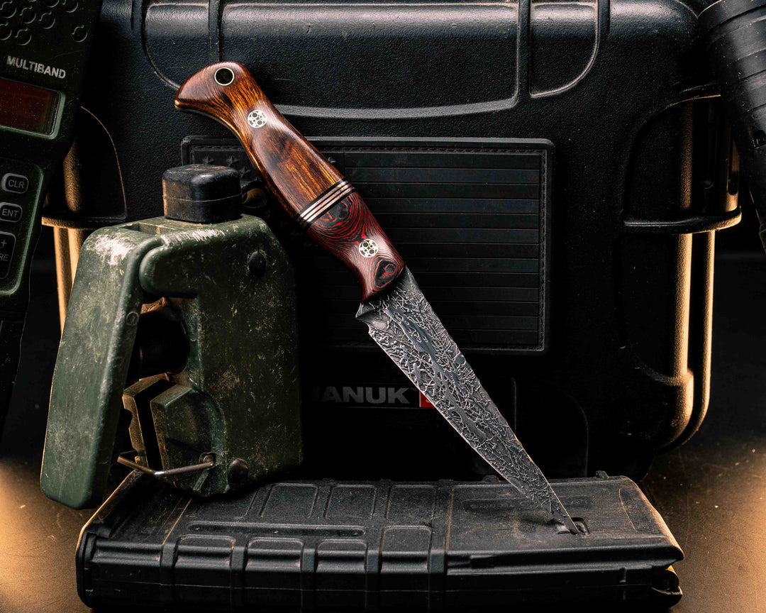 Congressman- Lava Flow FAT Carbon, Black G10 and Copper Split, Desert Ironwood, Mosaic Pins, Brass Lanyard Pin, Textured Grip
