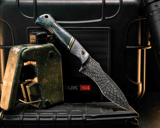 Extremis MK1- Shred Carbon, Black G10 and Brass Split, Dyed Buckeye Burl, Mosaic Pins, Brass Lanyard Pin, Textured Grip