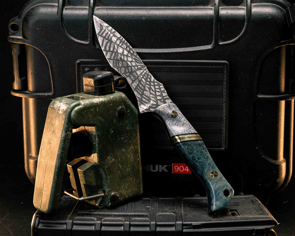 Extremis MK1- Shred Carbon, Black G10 and Brass Split, Dyed Buckeye Burl, Mosaic Pins, Brass Lanyard Pin, Textured Grip