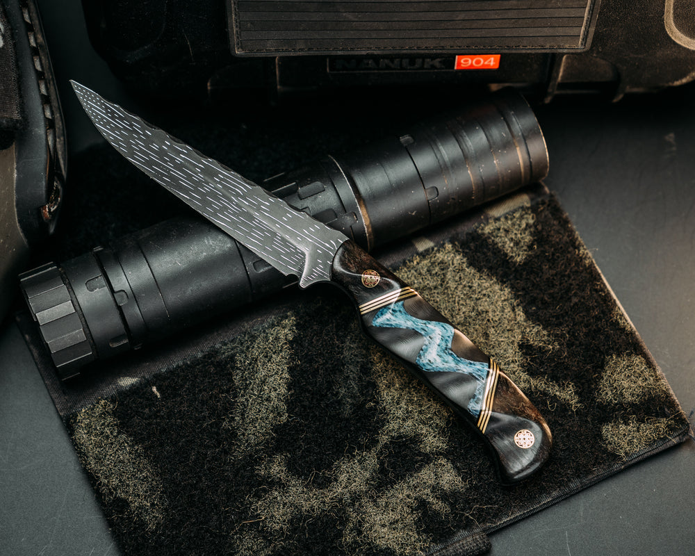Boogeyman- Vegas Forge Dot Matrix Damascus - Dyed Redwood, Black G10 and Brass Pin Striping, Dyed Giraffe Over Carbon, Mosaic Pins, Textured Grip