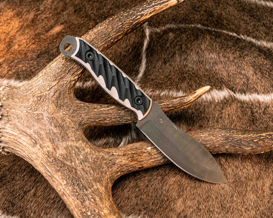 Hunter Skinner - Black/White G10, Allen Bolts, Textured Grip