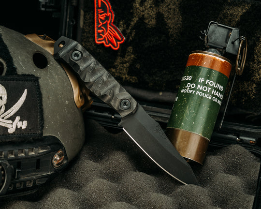 Field Knife Jr- Black Dunes Carbon, Armor Black Cerakote, Allen Bolts, Textured Grip