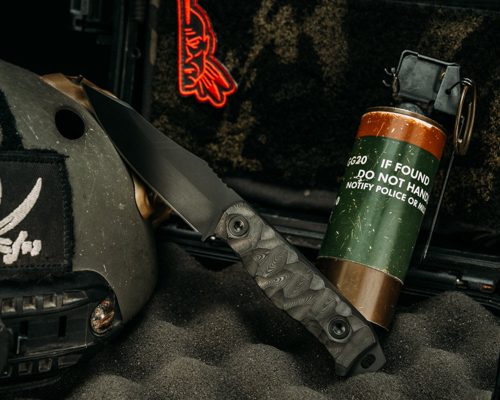 Field Knife Jr- Black Dunes Carbon, Armor Black Cerakote, Allen Bolts, Textured Grip