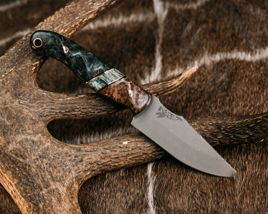 Modified Crow Jr - Chechen Caribbean Rosewood, Black G10 and Copper Pin Striping, Dyed Maple Split, Dyed Redwood, Patriot Mosaic Pins, Copper Lanyard Pin, Textured Grip