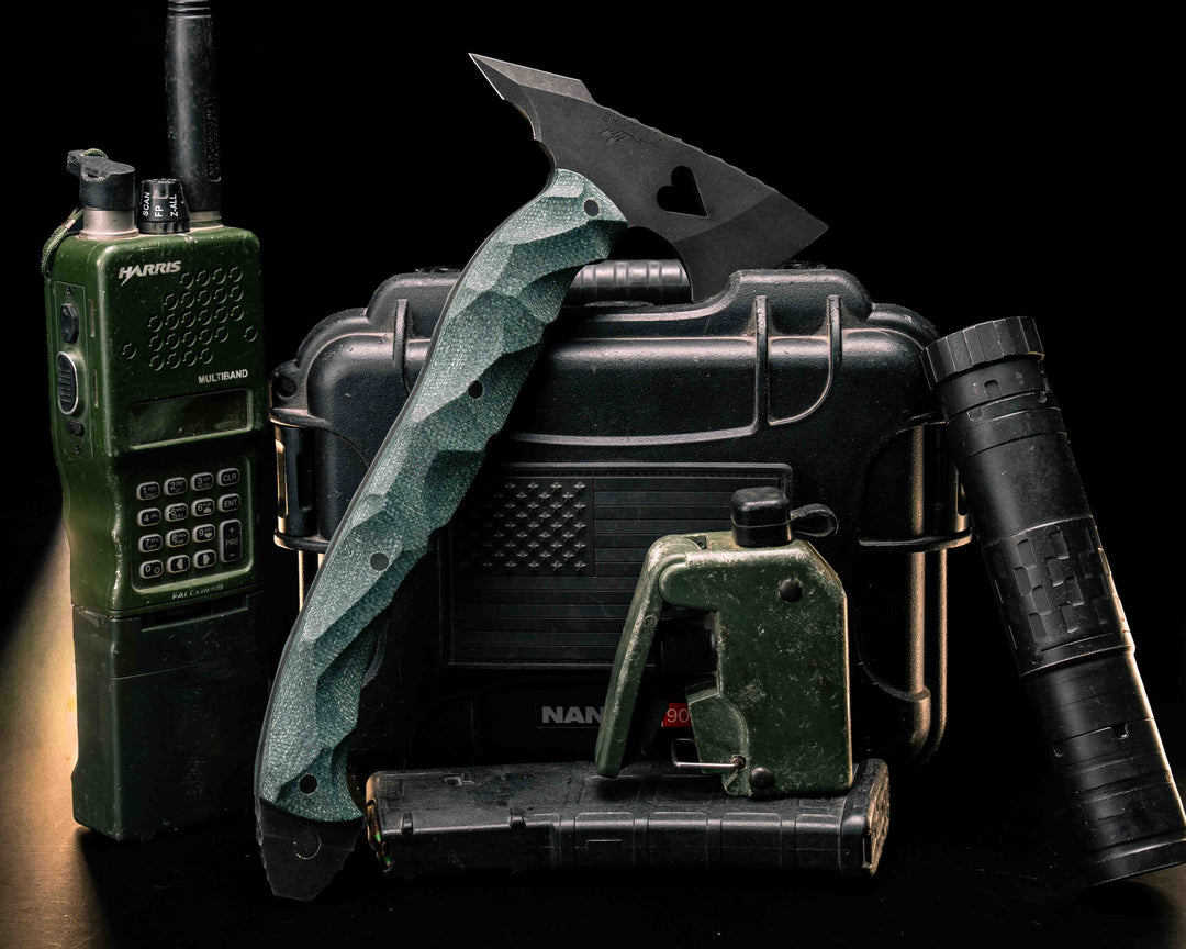 Bleeding Heart Hawk- Emerald Jute Micarta, CF Pins, Textured Grip