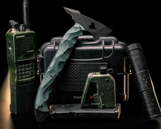 Bleeding Heart Hawk- Emerald Jute Micarta, CF Pins, Textured Grip