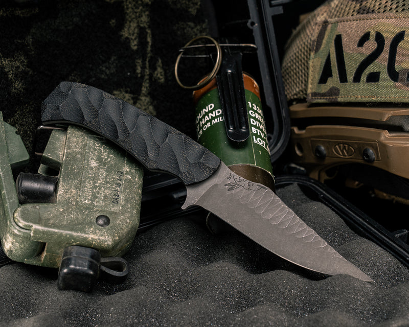 Tosahwi- Black Canvas Micarta, CF Pins, Textured Grip