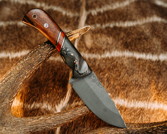 Cavner- Gold Camo Carbon, Black G10 and Brass Pin Striping, Ultem Split, Desert Ironwood, Patriot Mosaic Pins, Brass Lanyard Pin, Contoured Grip