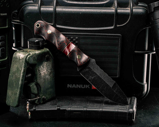 Disaster Jr Gen 3- Lava Flow Fat Carbon, Black G10 and Brass Pin Striping, Red with Gold Web Tru-stone Split, Mosaic Pins, Brass Lanyard Pin, Textured Grip
