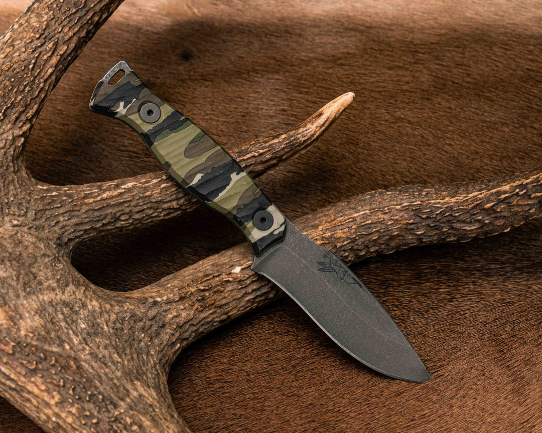 The 86' (HFB x Realtree) - Realtree Original Camo Hydro-dipped Micarta, Acid Etch, Allen Bolts, Textured Grip.