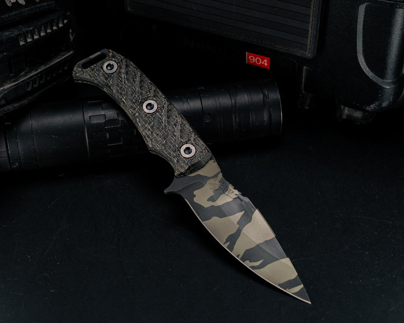 Ishi- Black Burlap Micarta, Tiger Stripe Camo, Allen Bolts, Textured Grip