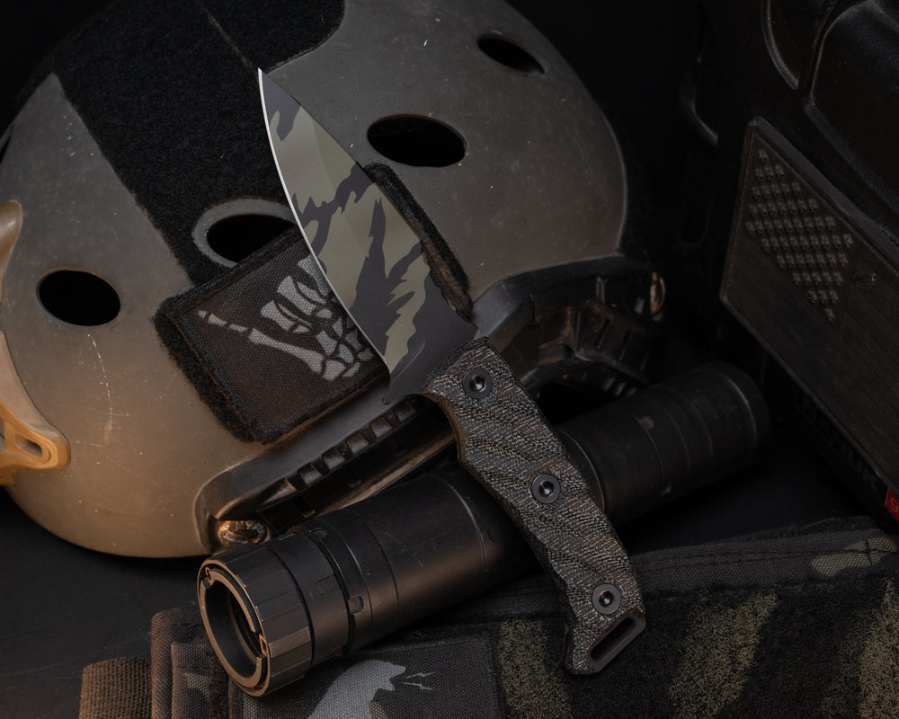 Ishi - Black Canvas Micarta, Tiger Stripe Camo Cerakote, Allen Bolts, Textured Grip