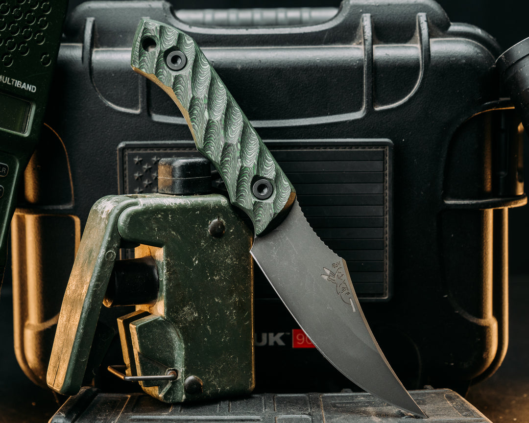Red Cloud- Jungle Wear Carbon, Allen Bolts, Textured Grip