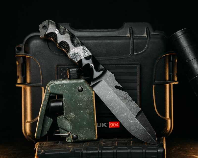 Notched Wire Cutter Breacher Gen 3 - Bison Horn, Brass Pin Striping, Silver Carbon Fiber Split, Weaved Carbon Fiber, Mosaic Pins, Textured Grip.