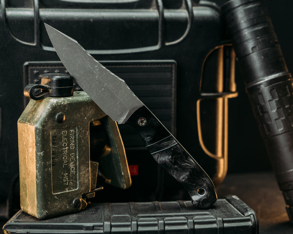 Field Knife Jr- Black Burlap Micarta, Black G10 & Aluminum Pin Striping, Dark Matter Carbon Fiber Split, Dark Matter Carbon, Mosaic Pins, Textured Grip