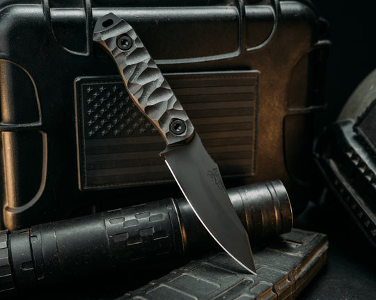 Field Knife Jr- Black Dunes Carbon, Armor Black Cerakote, Allen Bolts, Textured Grip