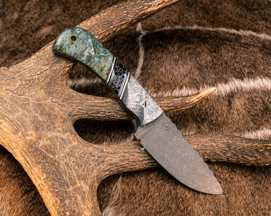 Cavner- Silver Carbon, Black G10, Coyote G10, Aluminum and White G10 Pin Striping, Black with White Web Tru-stone Split, Dyed Buckeye, Mosaic Pins, Brass Lanyard Pin, Textured Grip