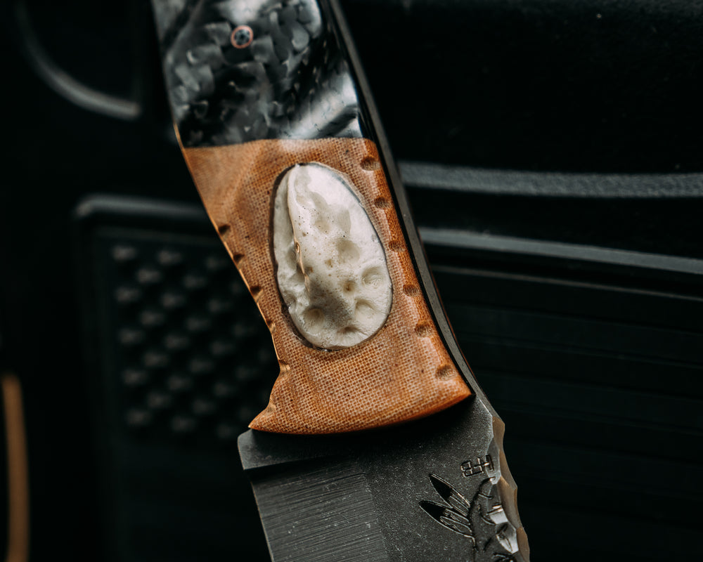 Crow Scout- Vintage Linen Micarta, Alligator Scute Inlay, Carbon, Mosaic Pins, Textured Grip