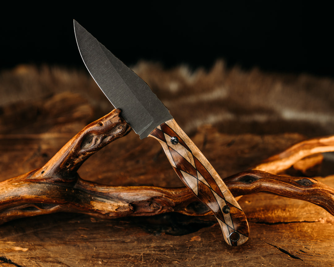 Crow Jr - Spalted Maple & Dyed Maple Segmented Scale, White G10 Liner, Mosaic Pins, Textured Grip