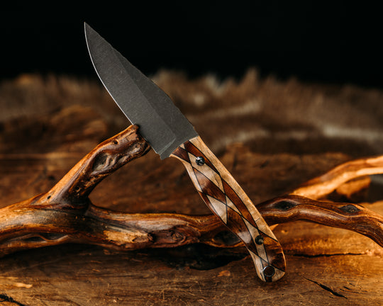 Crow Jr - Spalted Maple & Dyed Maple Segmented Scale, White G10 Liner, Mosaic Pins, Textured Grip