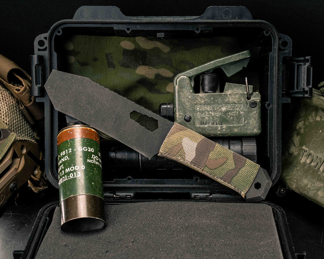 Breacher Bar Multi-tool Prybar -  Multicam Elastic Bands, Phillips + Flathead Bits Included, Acid Etch and Rock Wash Finish