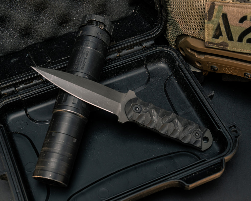 Combat Dagger- Black Dunes Carbon, Allen Bolts, Chaos Grip