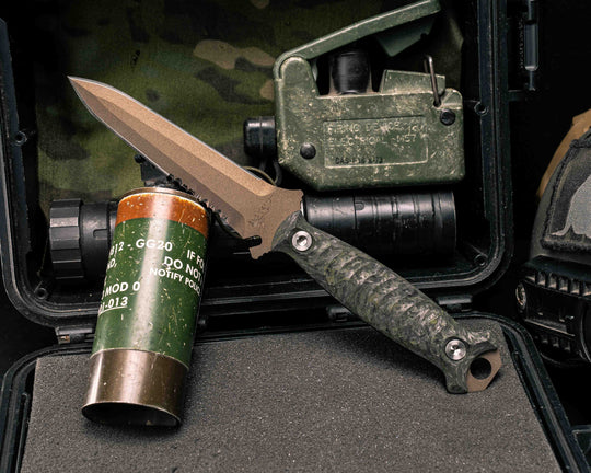 Dive Knife - Green Dark Matter Carbon, Midnight Bronze Cerakote, Ti Torx Bolts, Textured Grip
