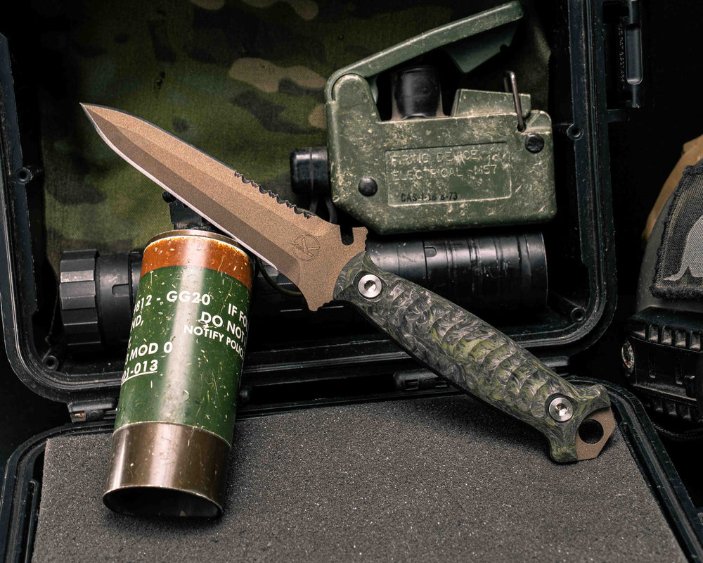 Dive Knife - Green Dark Matter Carbon, Midnight Bronze Cerakote, Ti Torx Bolts, Textured Grip
