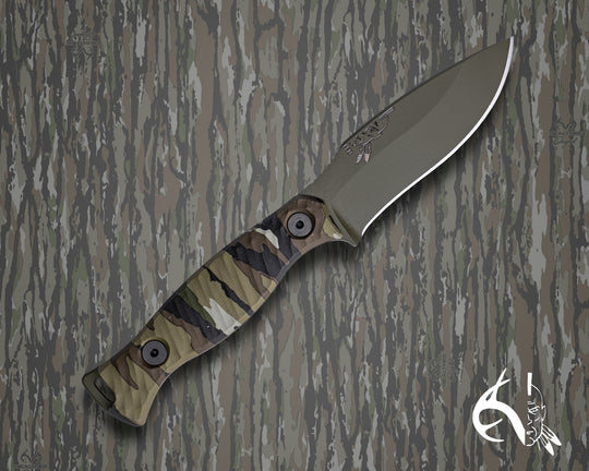 The 86' (HFB x Realtree) - Realtree Original Camo Hydro-dipped Micarta, Sniper Green Cerakote, Allen Bolts, Textured Grip.